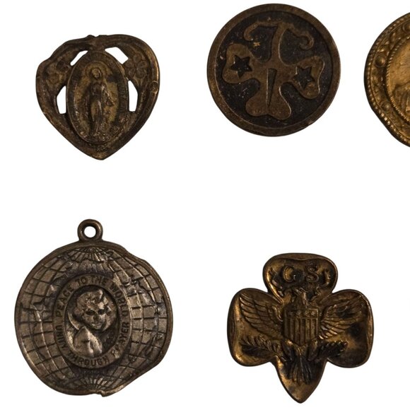 Vintage Religious Medals Pendants Lot Of 9 Jesus Mary Saints Prayer Tokens Etc - Picture 5 of 14